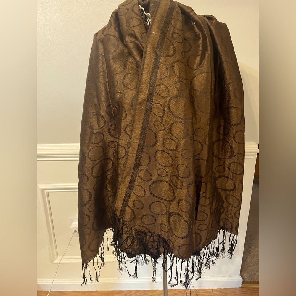 Women’s elegant blanket scarf